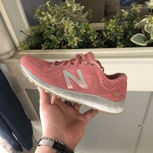 Women’s New Balance Arishi Fresh Foam Pink Grey size 7